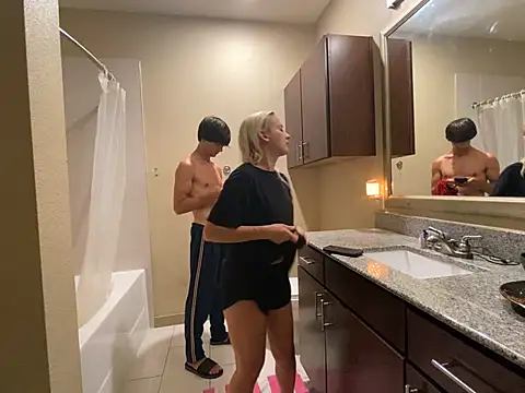 girlfriendmissy online show from March 2, 2025, 2:41 am