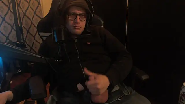 chicostick413 online show from February 6, 2026, 2:18 am