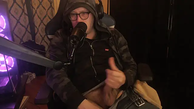 chicostick413 online show from February 28, 2026, 11:15 pm