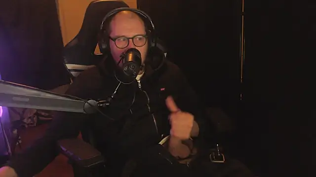 chicostick413 online show from December 3, 2025, 10:09 pm