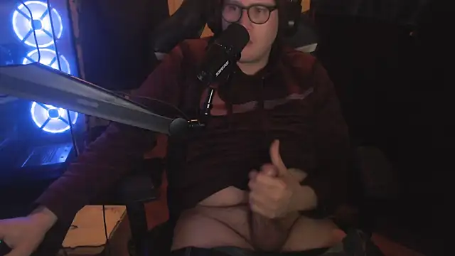 chicostick413 online show from November 14, 2025, 3:43 am