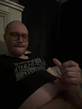 chicostick413 online show from April 1, 2026, 4:04 pm