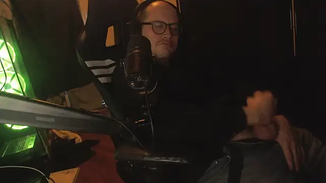 chicostick413 online show from November 29, 2025, 7:58 pm