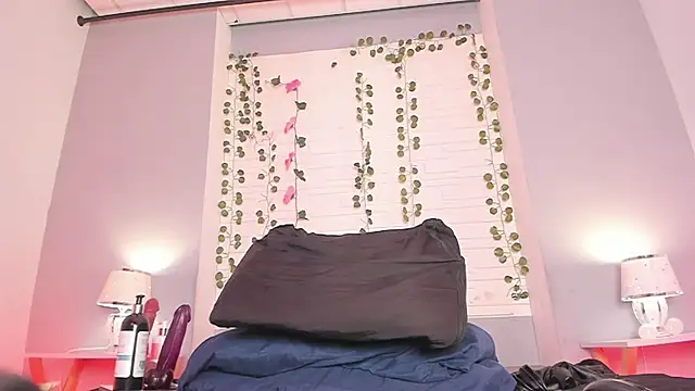 KylieMaxwell online show from March 18, 2025, 2:18 am