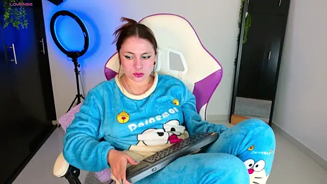 GilaKat online show from October 13, 2025, 5:42 am