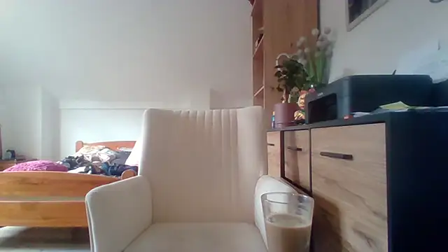 ReifeVenna online show from October 1, 2025, 10:41 am