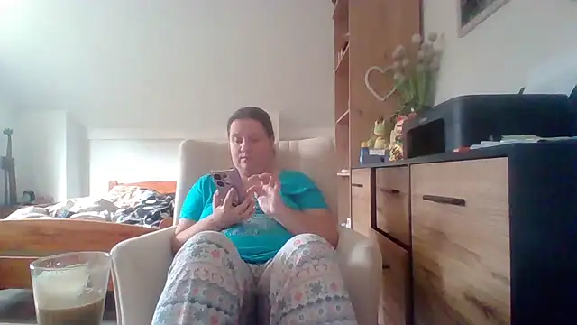 ReifeVenna online show from October 9, 2025, 10:27 am