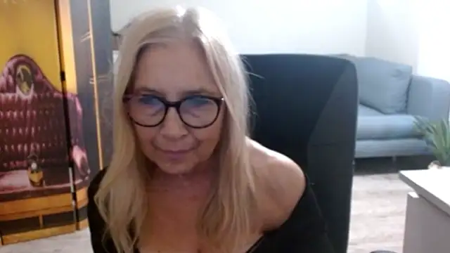 sofia xkiss online show from November 27, 2025, 2:39 pm