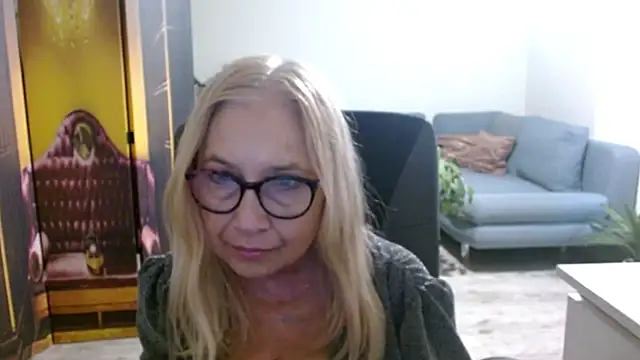 sofia xkiss online show from November 9, 2025, 7:45 am