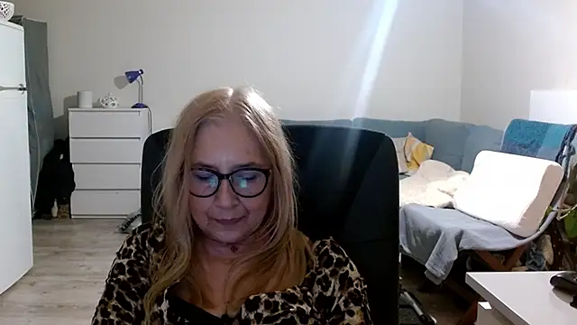 sofia xkiss online show from March 14, 2025, 5:46 pm