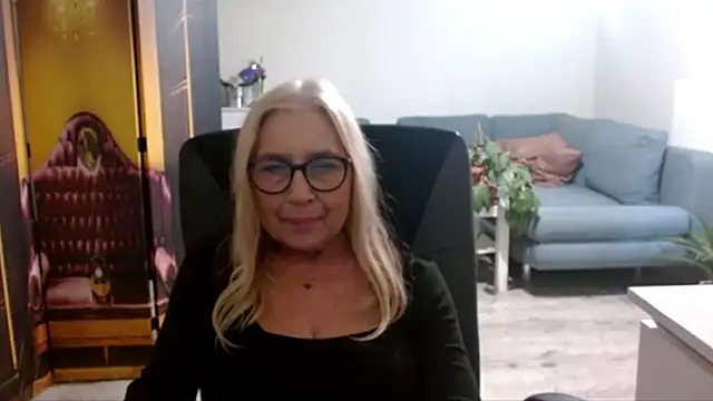 sofia xkiss online show from November 4, 2025, 3:05 pm