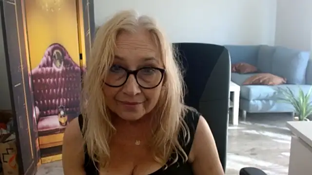 sofia xkiss online show from September 10, 2025, 1:43 pm