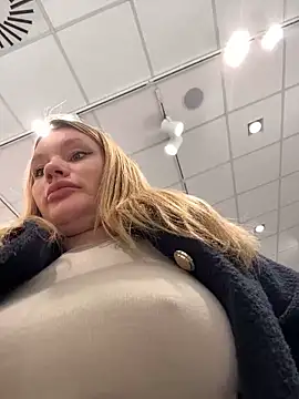 justmila online show from October 26, 2025, 1:22 pm