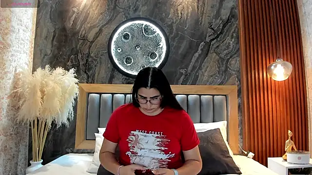 Snapshot of BellaPeers_ chatting on June 2, 2026, 11:21 am BellaPeers online show from June 2, 2026, 11:21 am