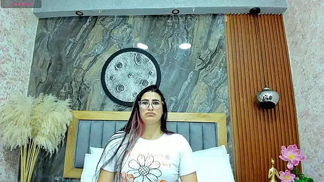 Snapshot of BellaPeers_ chatting on April 28, 2026, 10:41 am BellaPeers online show from April 28, 2026, 10:41 am