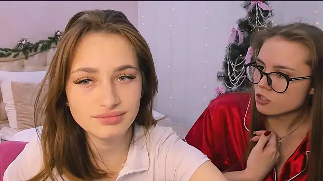 queenofjoyy online show from December 6, 2024, 1:06 pm