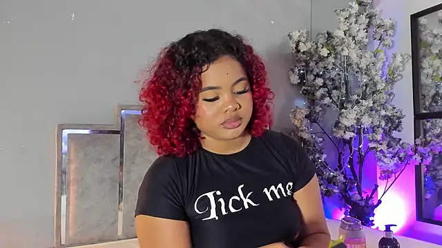 Snapshot of Maaracooper chatting on November 18, 2025, 12:26 am Maaracooper online show from November 18, 2025, 12:26 am