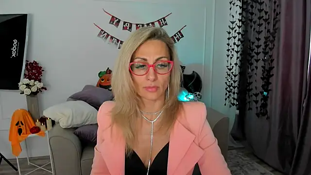 MuseOfStage online show from October 13, 2025, 11:34 am