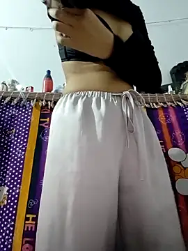 Snapshot of catreena chatting on October 4, 2025, 7:04 pm catreena online show from October 4, 2025, 7:04 pm