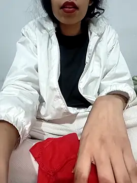 Snapshot of catreena chatting on December 3, 2025, 7:24 pm catreena online show from December 3, 2025, 7:24 pm