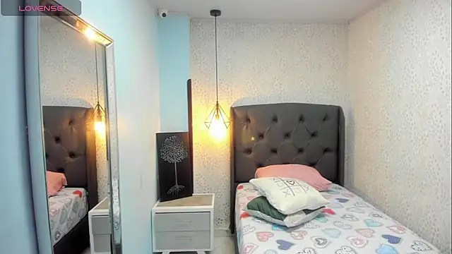 MAILYLOVE1 online show from February 19, 2025, 4:00 pm