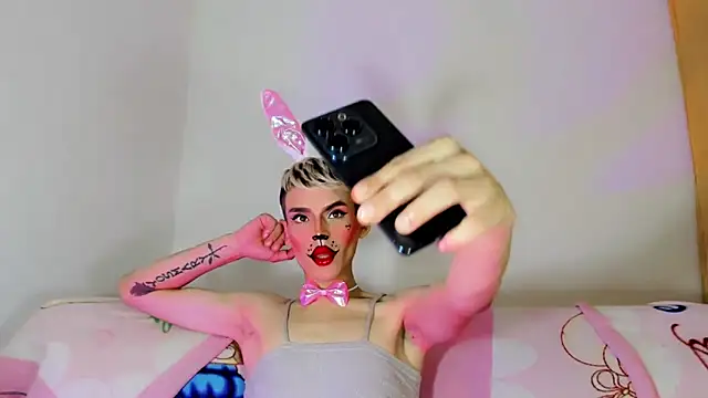 TatiGil online show from October 15, 2025, 4:11 am