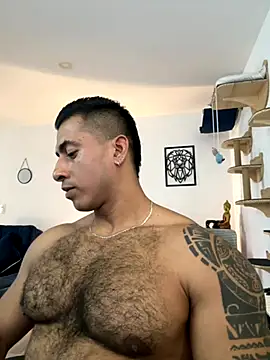 aaroncolombia online show from September 18, 2025, 9:51 pm