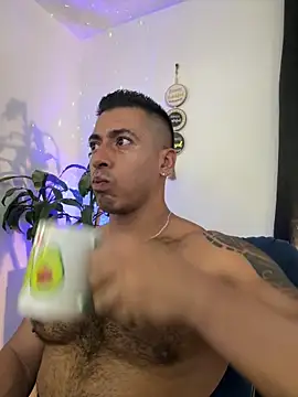 aaroncolombia online show from September 13, 2025, 12:16 pm