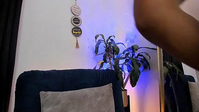 aaroncolombia online show from September 10, 2025, 11:37 pm