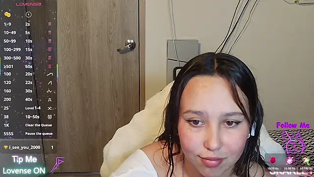 Skarlet Adams28 online show from November 4, 2025, 6:55 pm