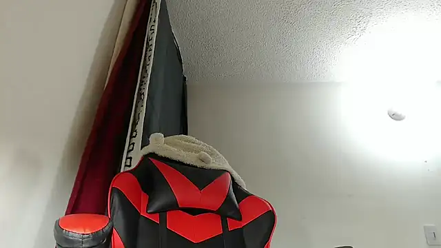 EmmyHorny  online show from September 14, 2025, 4:35 am