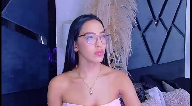 KylieWhite online show from March 15, 2025, 12:24 pm