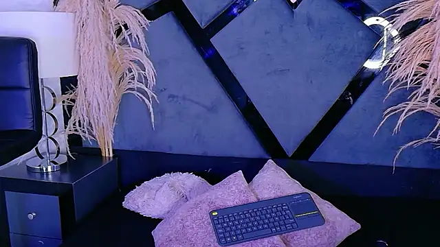 KylieWhite online show from October 15, 2025, 4:37 pm