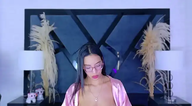 KylieWhite online show from March 21, 2025, 6:05 am