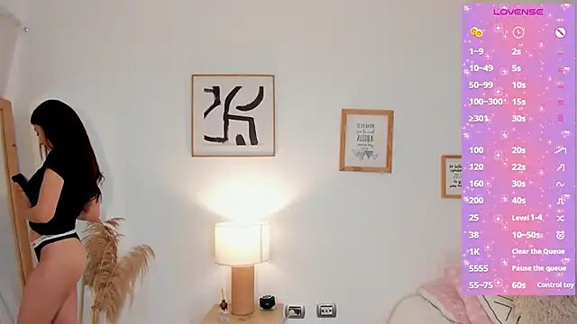 viooletaa online show from March 18, 2025, 2:39 pm