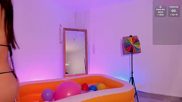 viooletaa online show from March 14, 2025, 3:47 pm