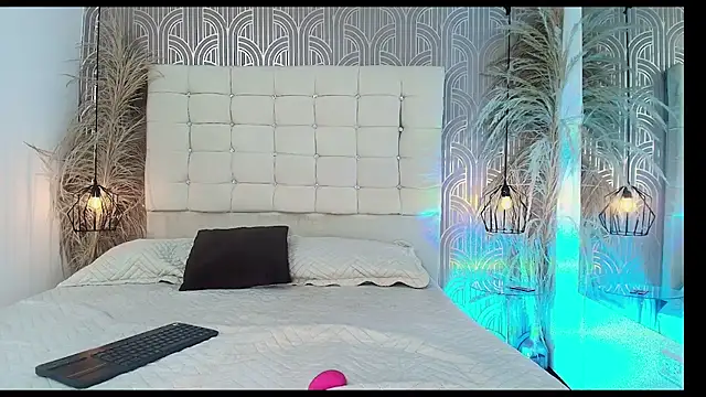 LeylaRangel online show from November 9, 2025, 3:54 am