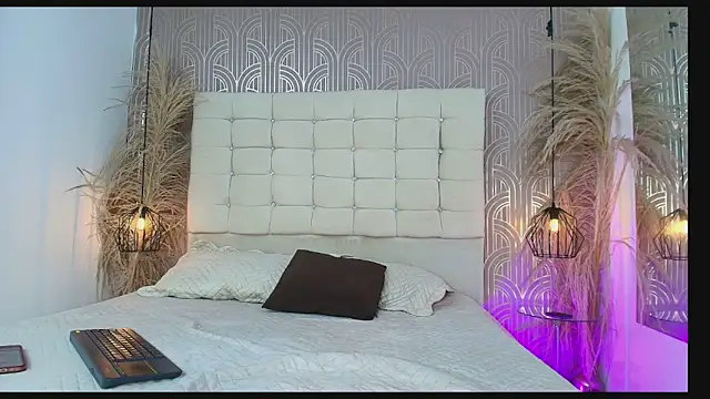 LeylaRangel online show from November 6, 2025, 3:43 am