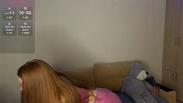 Candy Lynni online show from January 4, 2025, 6:40 pm