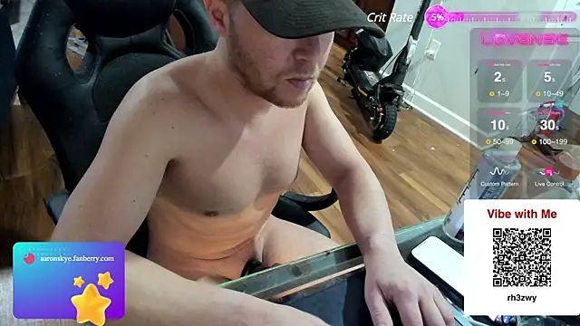 Snapshot of aaron_s_x chatting on February 2, 2025, 12:30 am aaron s x online show from February 2, 2025, 12:30 am