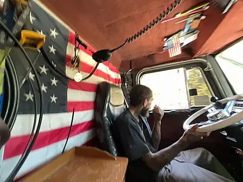 XMeF10 online show from September 17, 2025, 3:47 pm