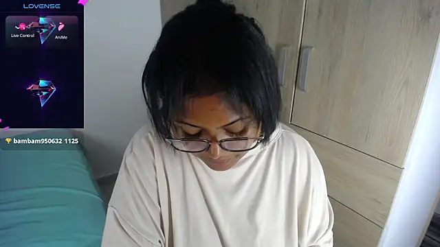 miajoseph  online show from March 21, 2025, 7:33 am