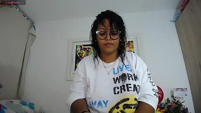 miajoseph  online show from February 17, 2025, 7:04 am