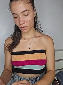 HelenHoltz online show from December 3, 2025, 1:43 pm