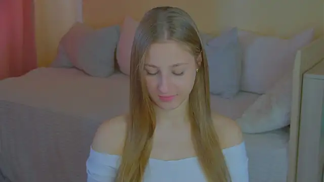 BritneyCruze online show from October 8, 2025, 7:43 am