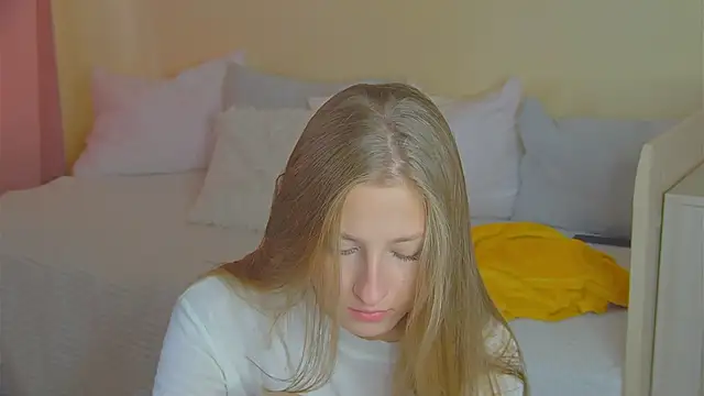 BritneyCruze online show from September 9, 2025, 8:24 am