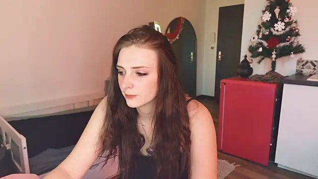 ce leste   online show from December 3, 2025, 3:44 pm