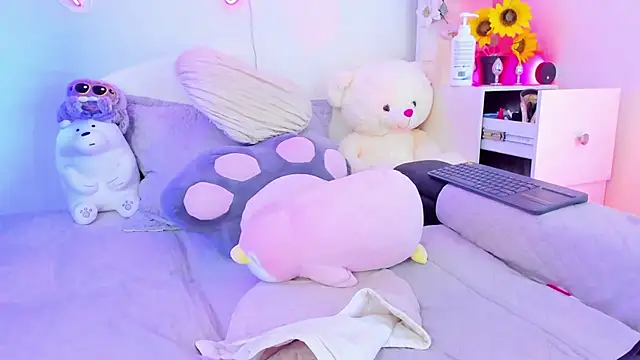 MaddyParisi online show from March 23, 2025, 7:42 am