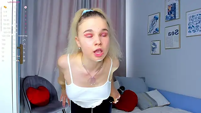 OdetteHarwick online show from September 28, 2025, 8:10 am