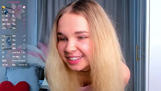 OdetteHarwick online show from October 22, 2025, 8:03 am